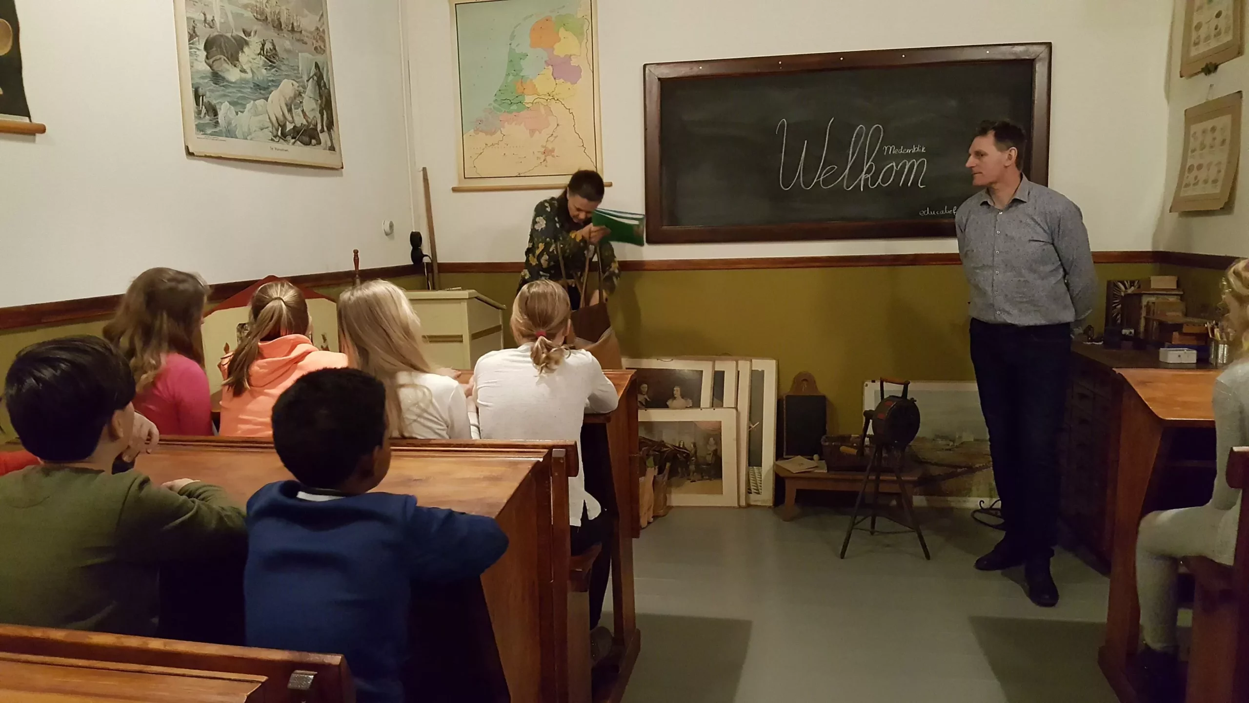 Kinderen bezoeken met de klas een interessant museum met een excursie over de Tweede Wereldoorlog met doe-activiteiten voor groep 7 en 8